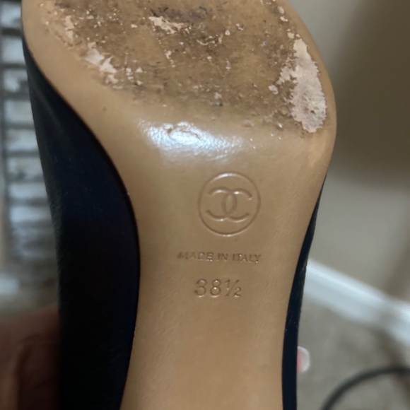 Chanel navy stacked heel pointed toe pumps. Logo on toe. 38.5 - Picture 7 of 14